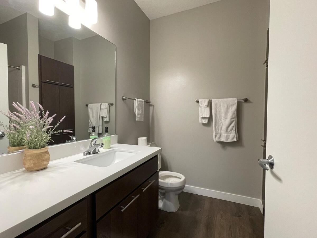 Апартаменти Large Downtown 2Br -Hot Tub-Downtown! Де-Мойн Екстер'єр фото
