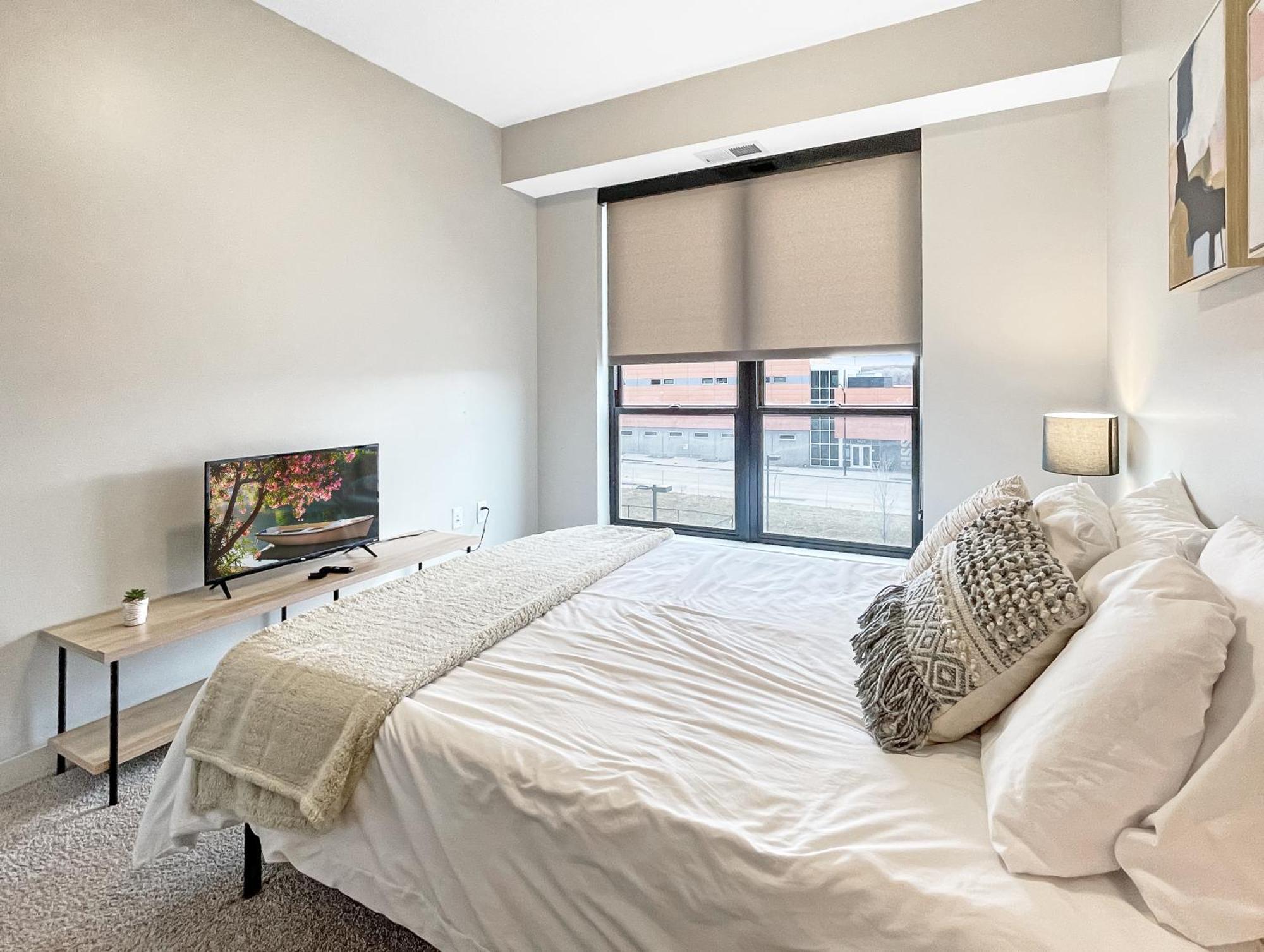 Апартаменти Large Downtown 2Br -Hot Tub-Downtown! Де-Мойн Екстер'єр фото